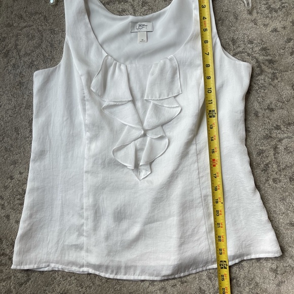 Ann Taylor Loft sleeveless top. - Picture 2 of 4